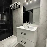 Studio303 By Allegio: Mamaia's Seaside Luxury Near Finest Clubs & Beaches Apartman Mamaia