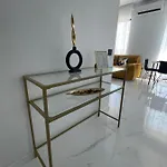 Apartman Studio303 By Allegio: Mamaia's Seaside Luxury Near Finest Clubs & Beaches Mamaia