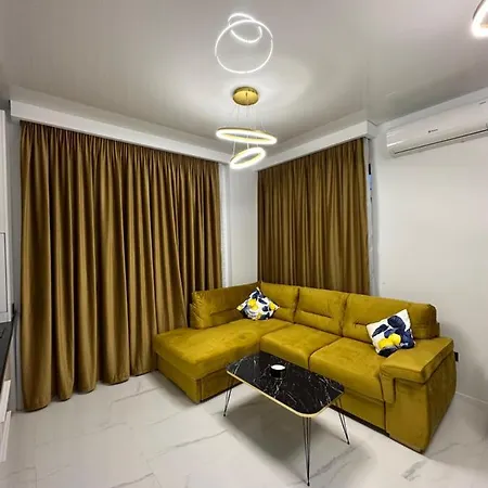 Studio303 By Allegio: Mamaia's Seaside Luxury Near Finest Clubs & Beaches Apartment *