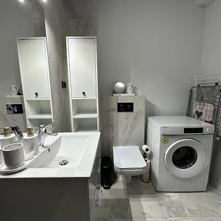 Apartman Studio303 By Allegio: Mamaia's Seaside Luxury Near Finest Clubs & Beaches Mamaia