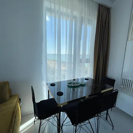 Studio303 By Allegio: Mamaia's Seaside Luxury Near Finest Clubs & Beaches