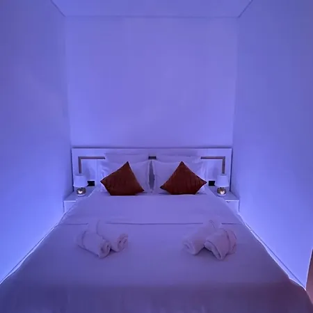 Apartment Studio303 By Allegio: Mamaia's Seaside Luxury Near Finest Clubs & Beaches Mamaia