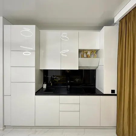 Apartment Studio303 By Allegio: Mamaia's Seaside Luxury Near Finest Clubs & Beaches