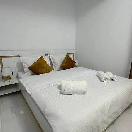 Apartment Studio303 By Allegio: Mamaia's Seaside Luxury Near Finest Clubs & Beaches
