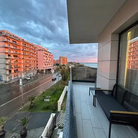 Apartment Studio303 By Allegio: Mamaia's Seaside Luxury Near Finest Clubs & Beaches