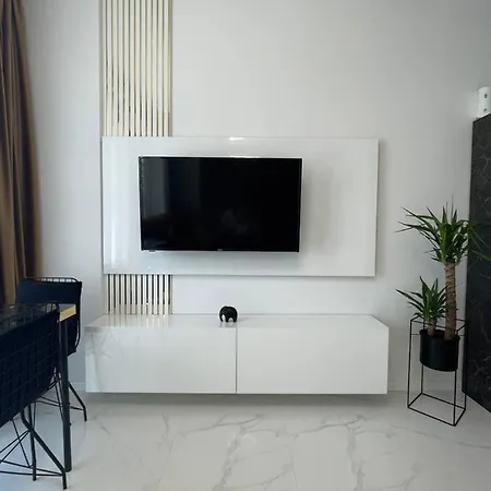 Studio303 By Allegio: Mamaia's Seaside Luxury Near Finest Clubs & Beaches