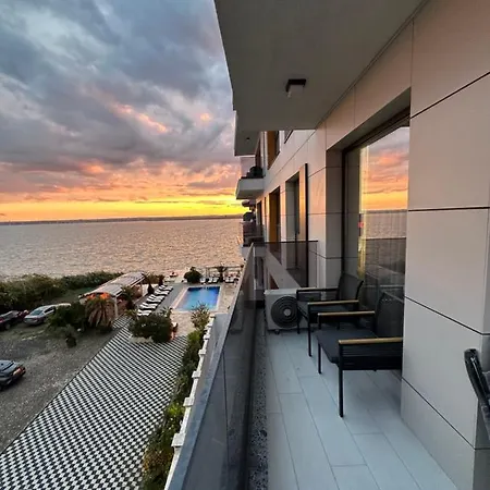 Appartamento Studio303 By Allegio: Mamaia's Seaside Luxury Near Finest Clubs & Beaches *