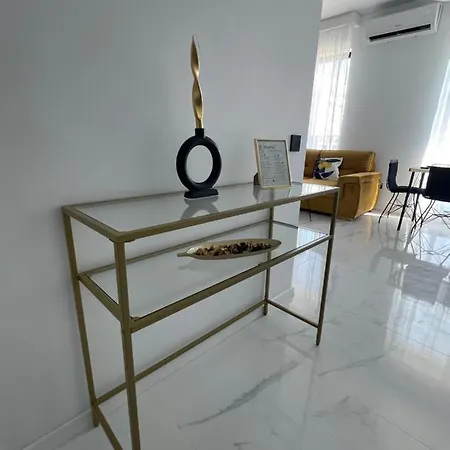 Appartamento Studio303 By Allegio: Mamaia's Seaside Luxury Near Finest Clubs & Beaches Mamaia