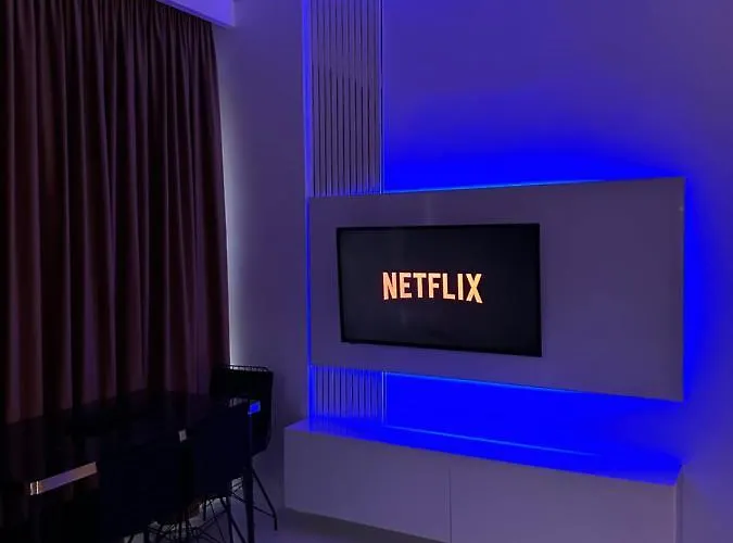 Studio303 By Allegio: Mamaia's Seaside Luxury Near Finest Clubs & Beaches Lägenhet *