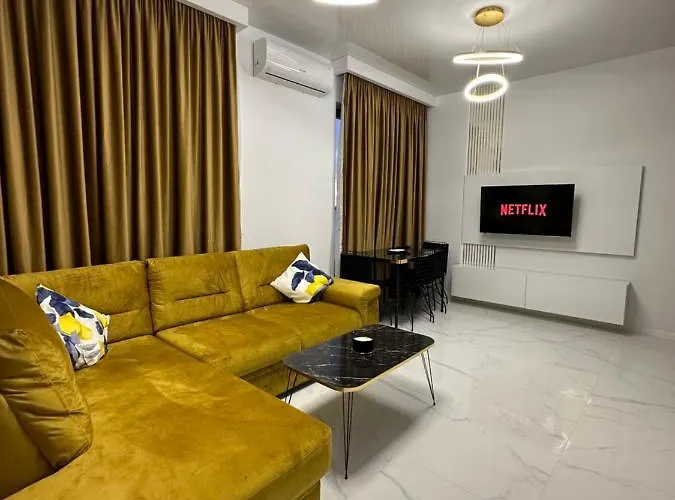 Studio303 By Allegio: Mamaia's Seaside Luxury Near Finest Clubs & Beaches *