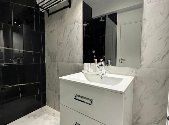 Studio303 By Allegio: Mamaia's Seaside Luxury Near Finest Clubs & Beaches Lägenhet Mamaia