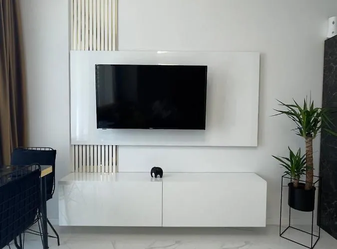 Studio303 By Allegio: Mamaia's Seaside Luxury Near Finest Clubs & Beaches