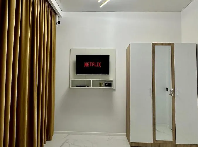 Studio303 By Allegio: Mamaia's Seaside Luxury Near Finest Clubs & Beaches Lägenhet *