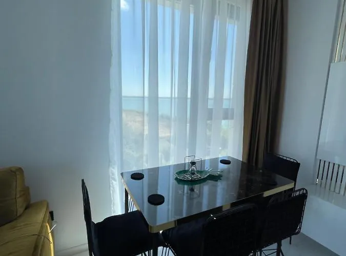 Studio303 By Allegio: Mamaia's Seaside Luxury Near Finest Clubs & Beaches